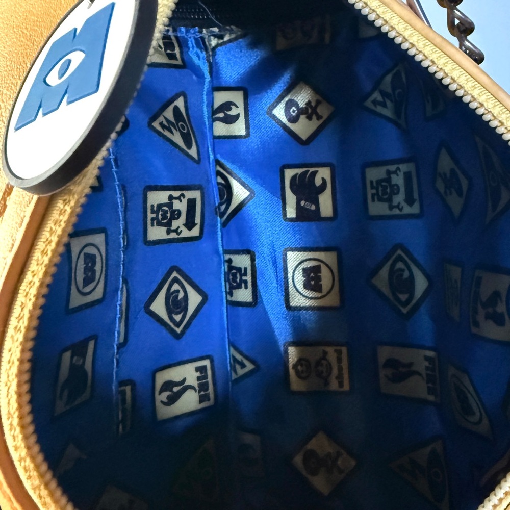 Scream Canister Crossbody Bag from Monsters Inc - Picture 5 of 7